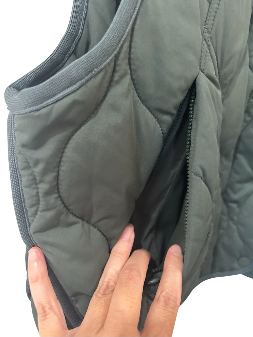 Quince women’s Featherless Quilted Puffer Vest L Green boxy layering outdoorsy - Picture 6 of 9